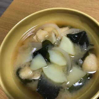 玉ねぎとじゃがいもの味噌汁